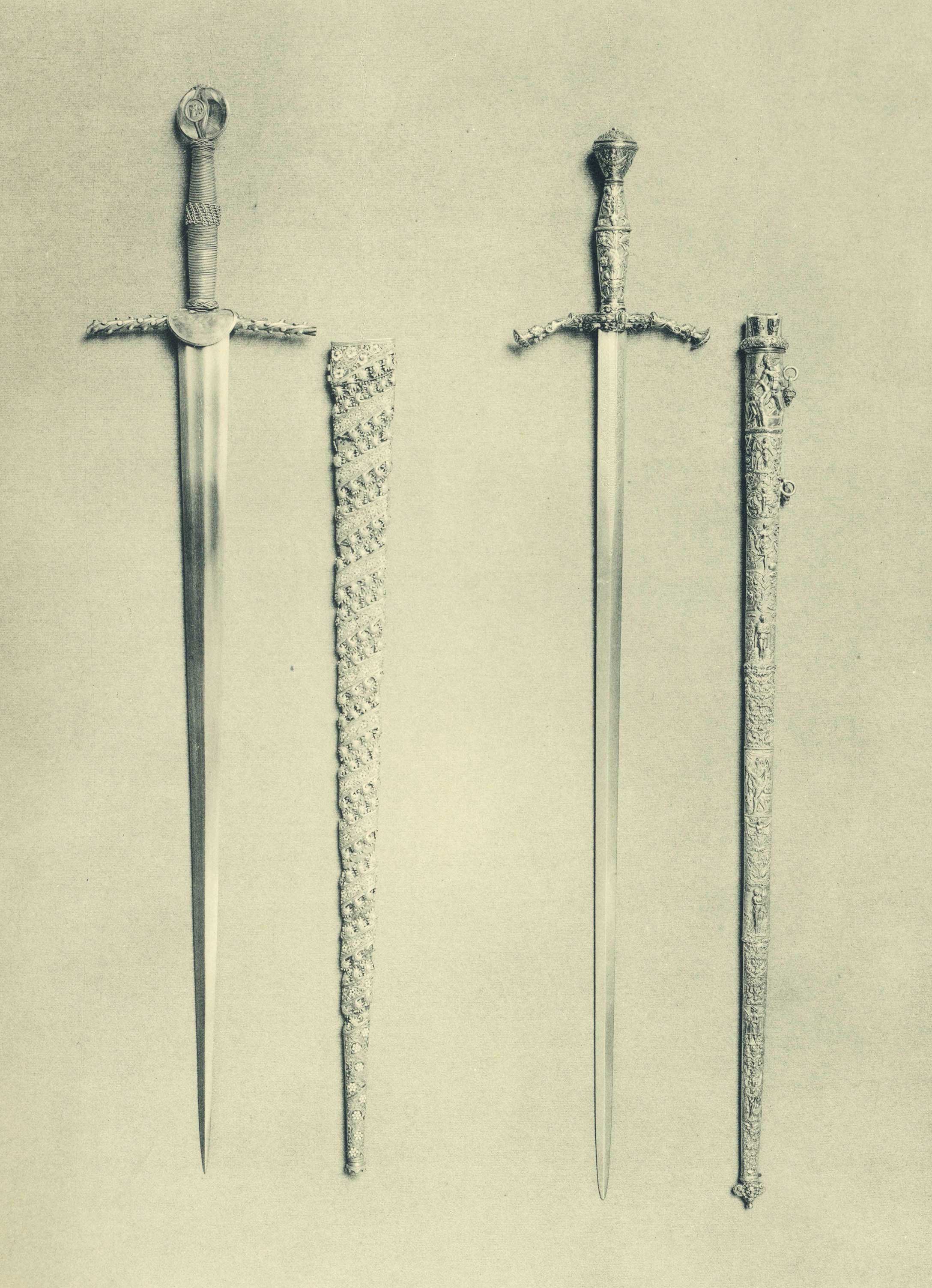 Kurfiřtské meče – znaky postavení saského vévody mezi voliteli císaře, které vstoupily do reprezentační symboliky saských vládců.