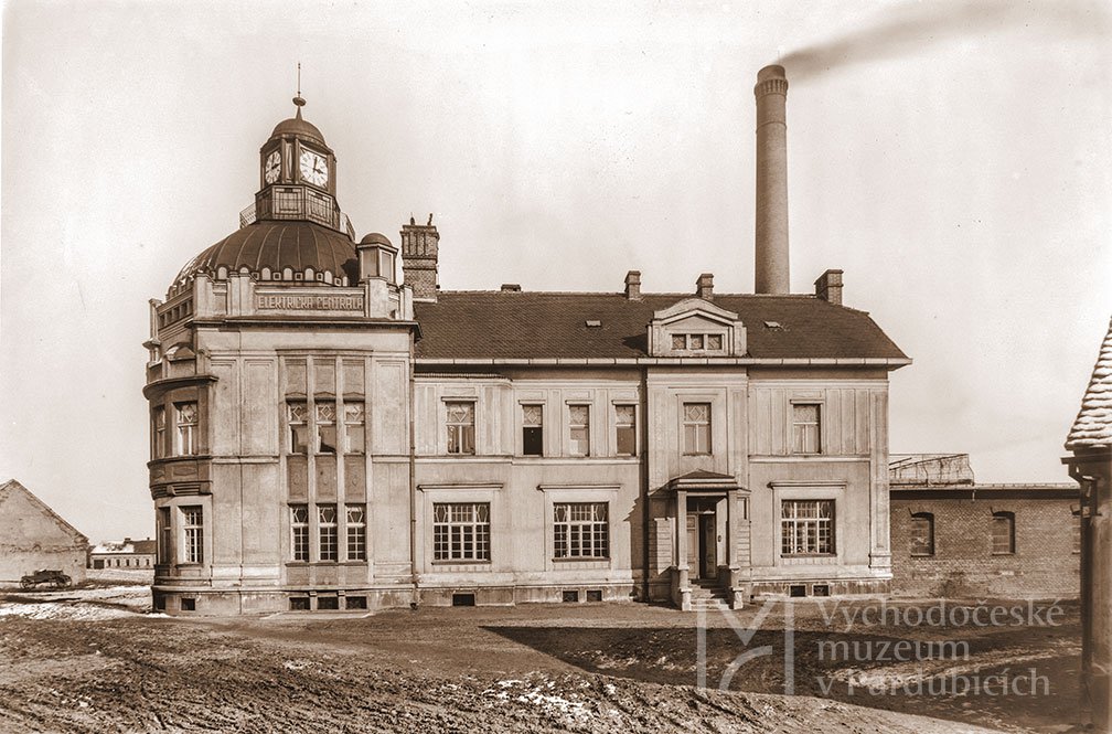 Pohled na starou budovu elektrárny, po roce 1904 a před rokem 1920