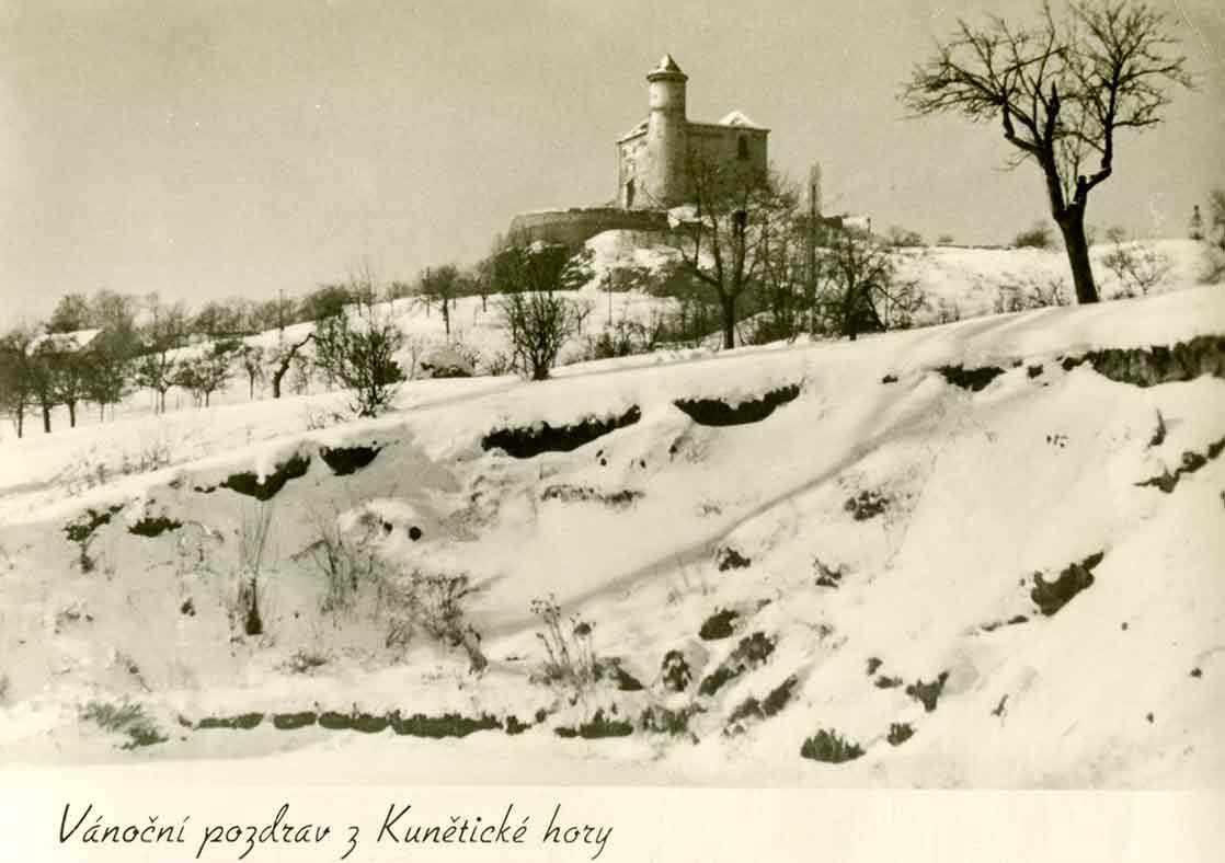 Kunětická hora, pohled na hrad od jihu, kolem roku 1950