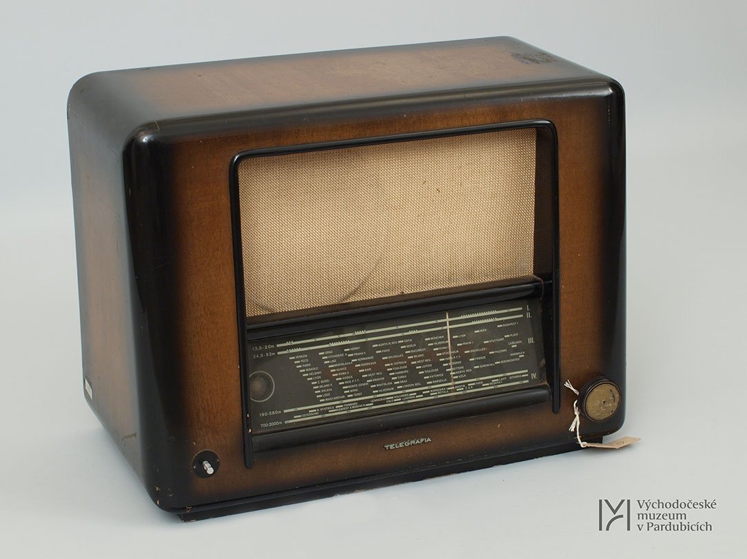 Radiopřijímač Telegrafia Liberátor C 420 představoval první poválečný výrobní program, 1945–1947