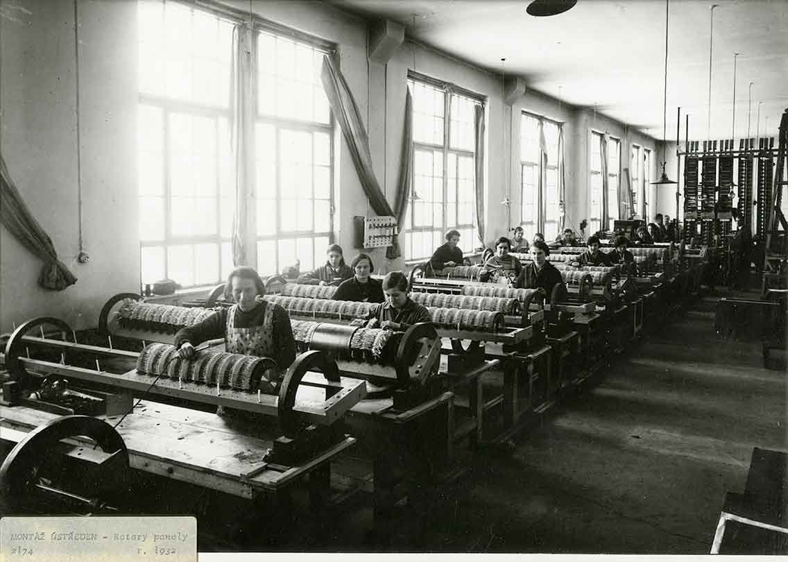 Dělnice montující ústředny pro Rotary panel, 1932