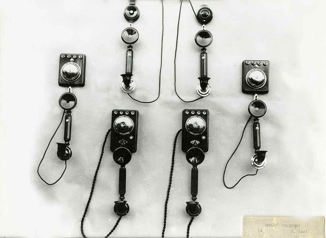 Domácí telefony zn. Telegrafia z roku 1921