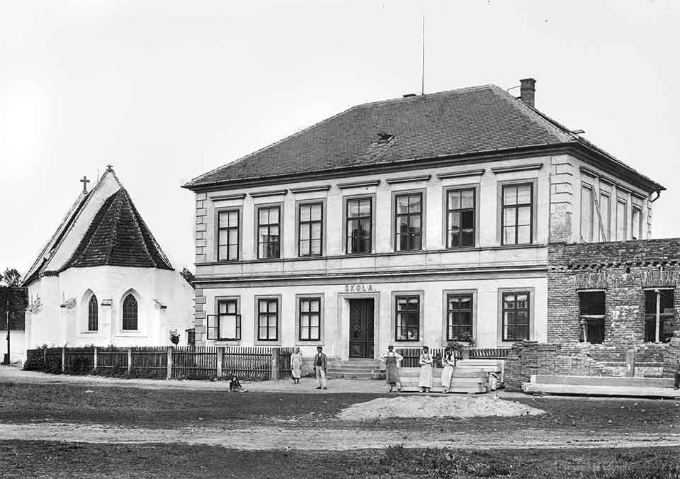Rosice, obecná škola, postavena v roce 1887