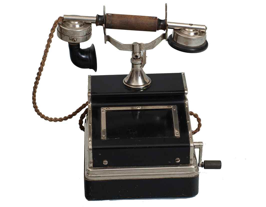 Telefon MB Telektra, vyráběný pro Telegrafii v pobočce Telektra v Hodolanech u Olomouce, 20. léta 20. století