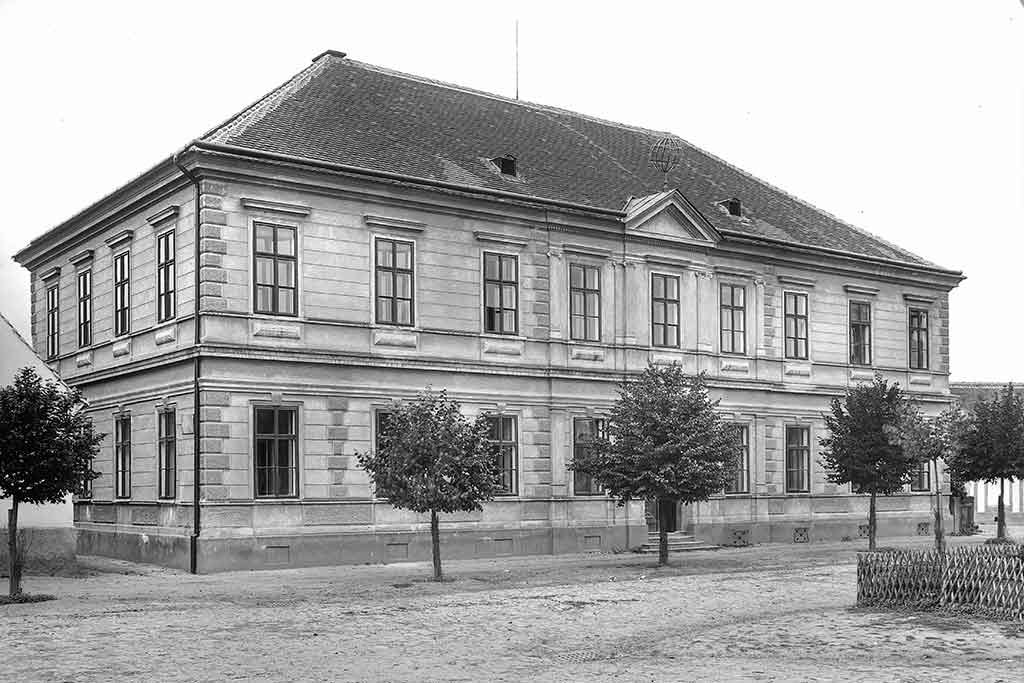 Třebosice, obecná škola, postavena v roce 1880
