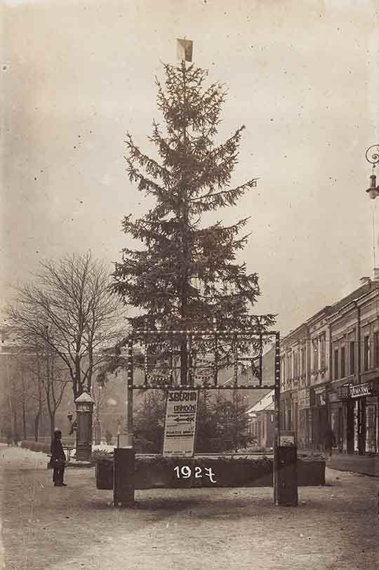 Vánoční strom republiky na Wilsonově třídě, dnešní třída Míru, 1927