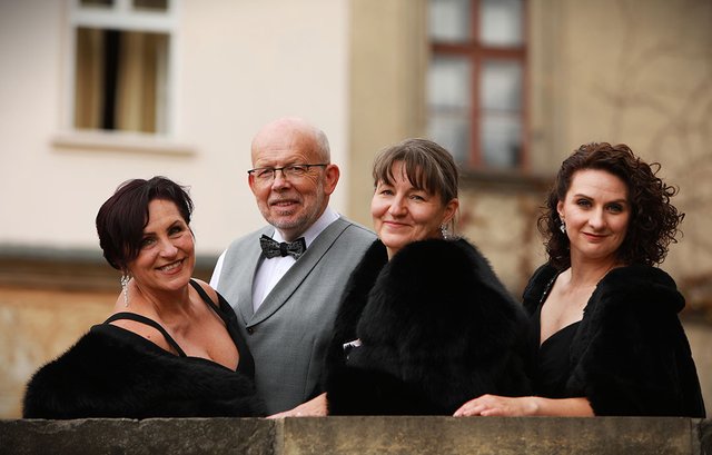 Ženské pěvecké trio Carpe Musicam voce feminea a klavírní doprovod Alfred Stehr